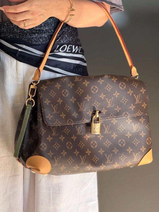 Bolsa LV Hide Away MM - Imagem 2