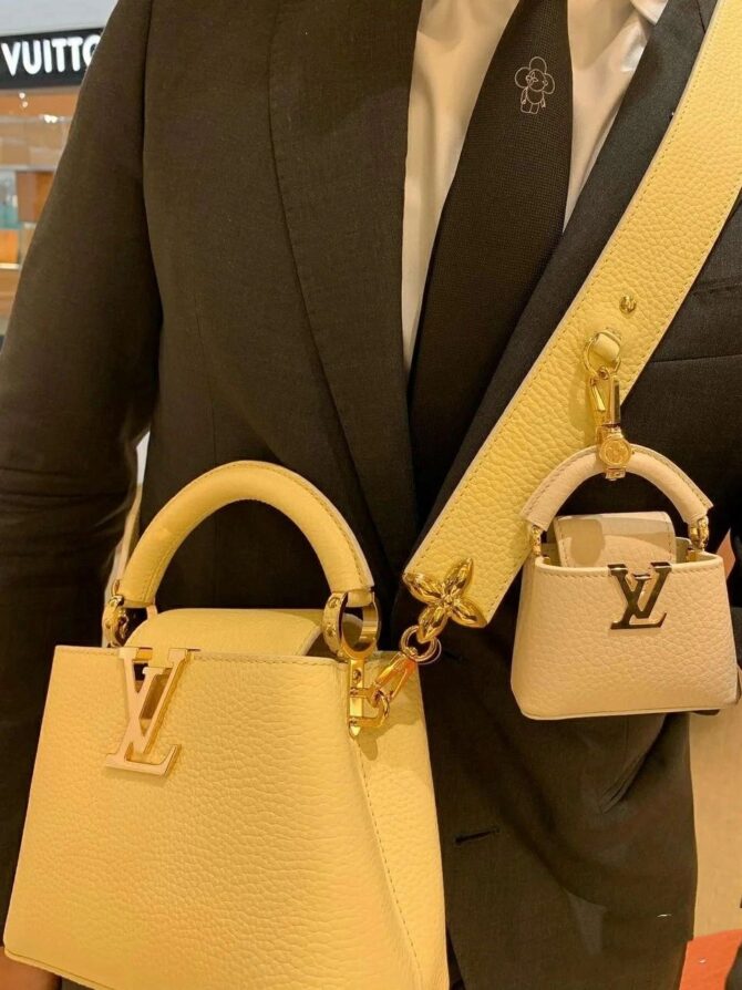 Bolsa LV Capucines BB Com Chaveiro - Imagem 5