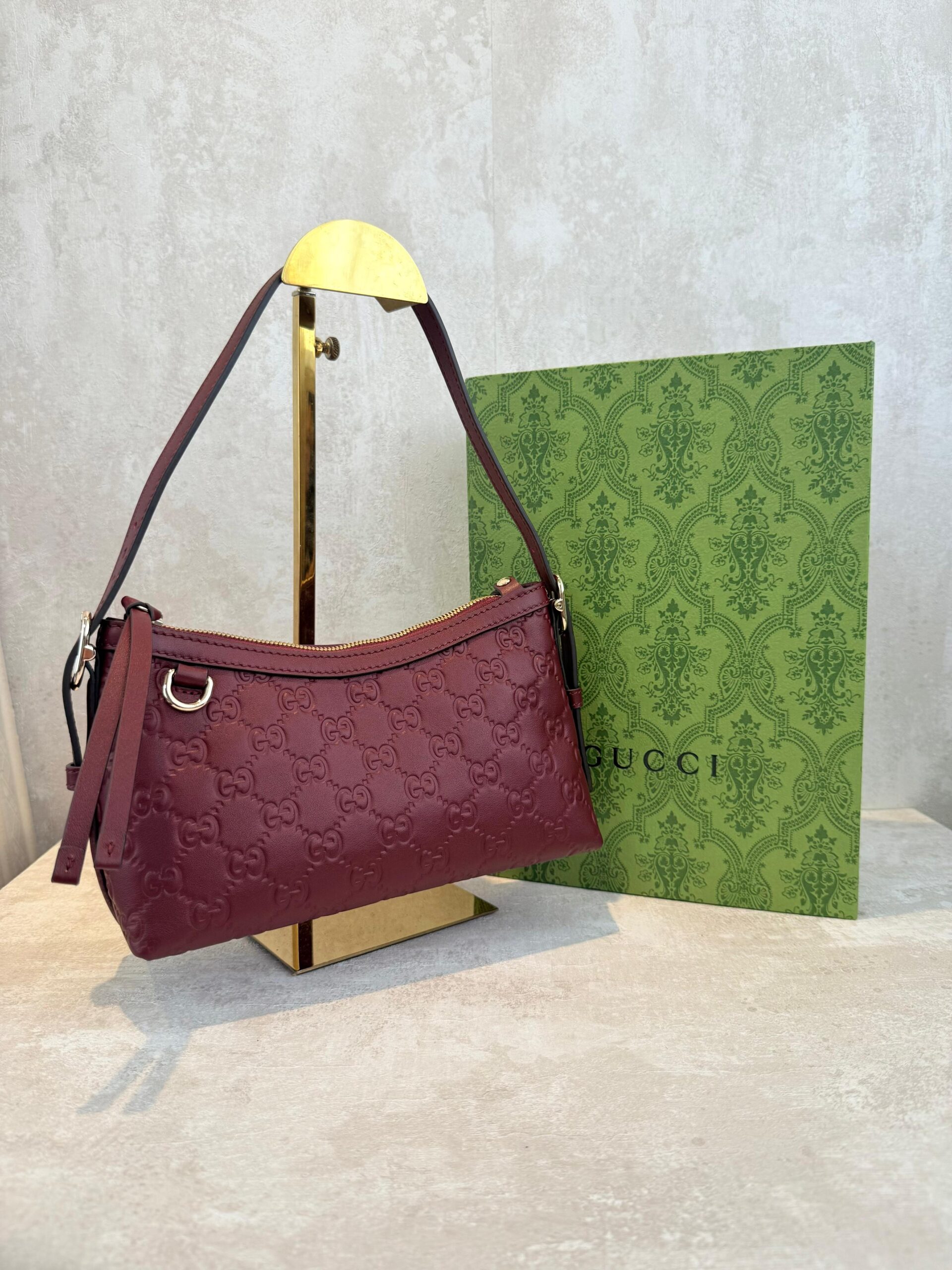 Bolsa Gucci Ombro Media GG Emblem - Imagem 5