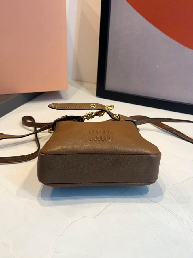 Bolsa Miu Miu Necessaire Em Couro Napa - Imagem 5