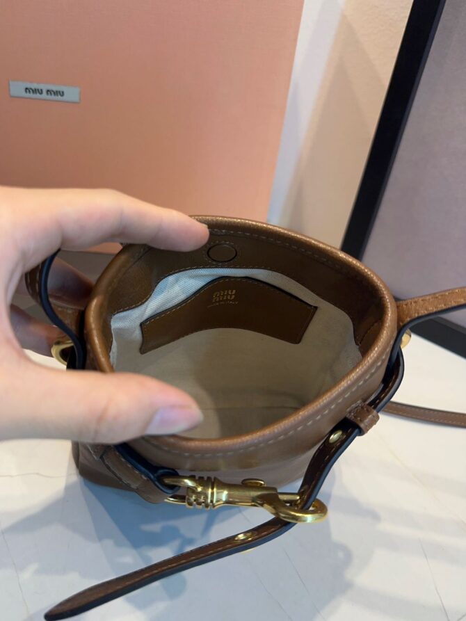 Bolsa Miu Miu Necessaire Em Couro Napa - Imagem 7