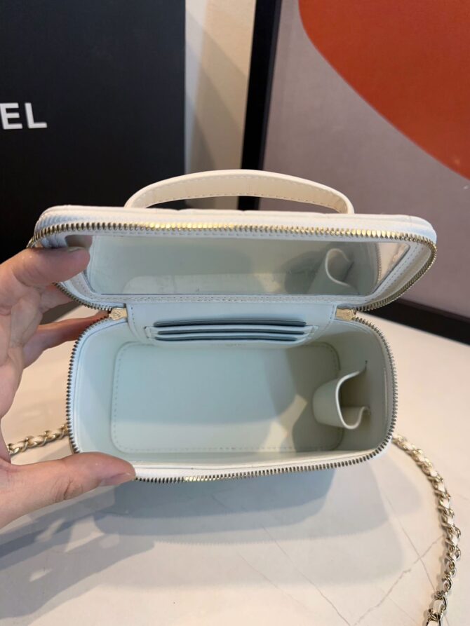 Bolsa Chanel Vanity Bucket Mini - Imagem 18