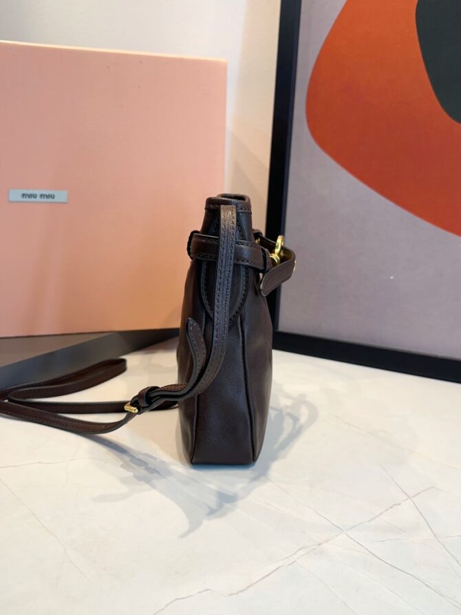 Bolsa Miu Miu Necessaire Em Couro Napa - Imagem 11