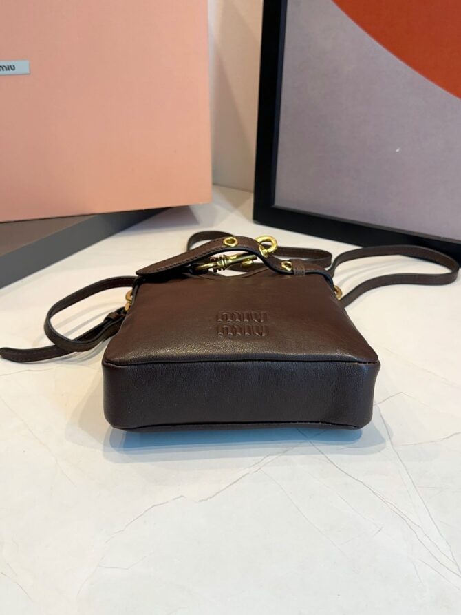 Bolsa Miu Miu Necessaire Em Couro Napa - Imagem 12
