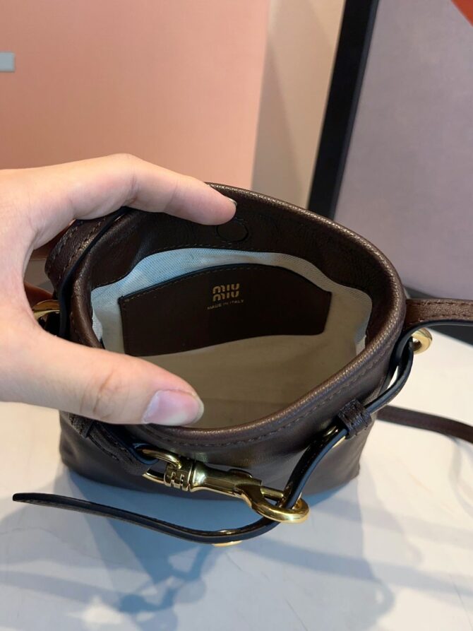 Bolsa Miu Miu Necessaire Em Couro Napa - Imagem 14