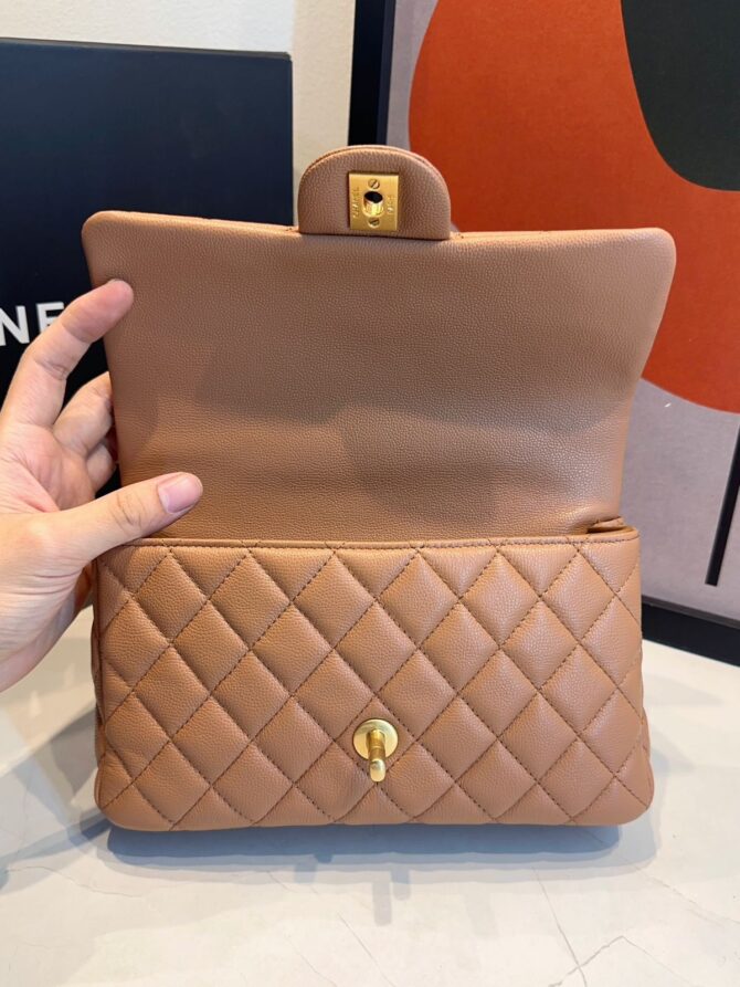 Bolsa Chanel Pequena Com Aba - Imagem 38