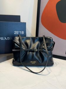 Bolsa Prada Dada Pequena Em Couro -Preto