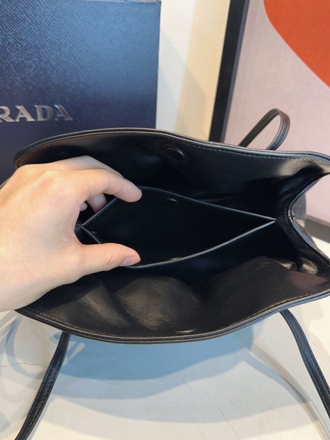Bolsa Prada Dada Pequena Em Couro - Imagem 9