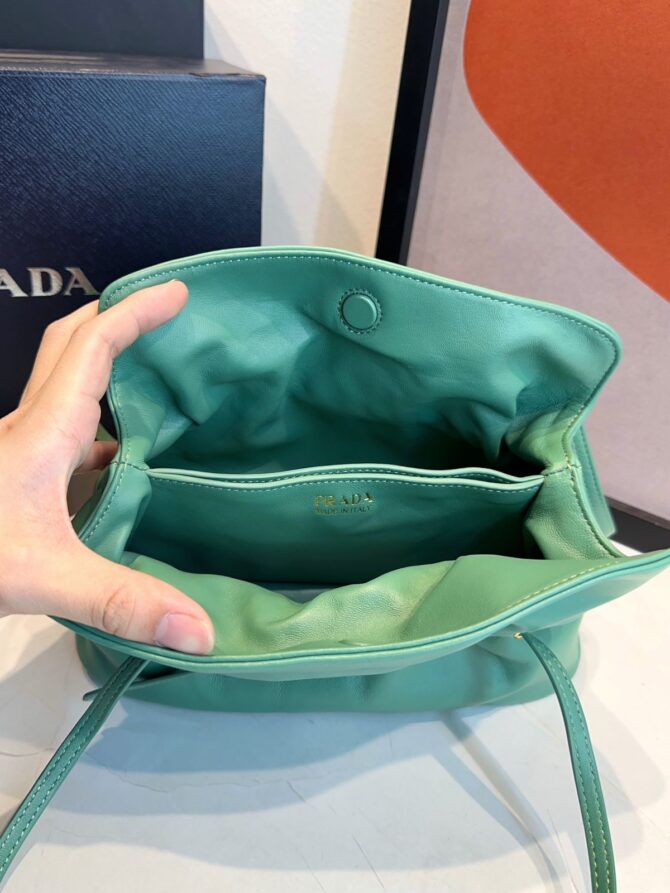 Bolsa Prada Dada Pequena Em Couro - Imagem 18