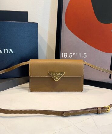 Bolsa Prada Embleme Mini Com Aba