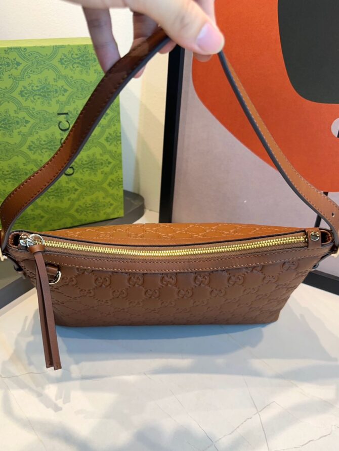 Bolsa Gucci Emblen Média GG - Imagem 6