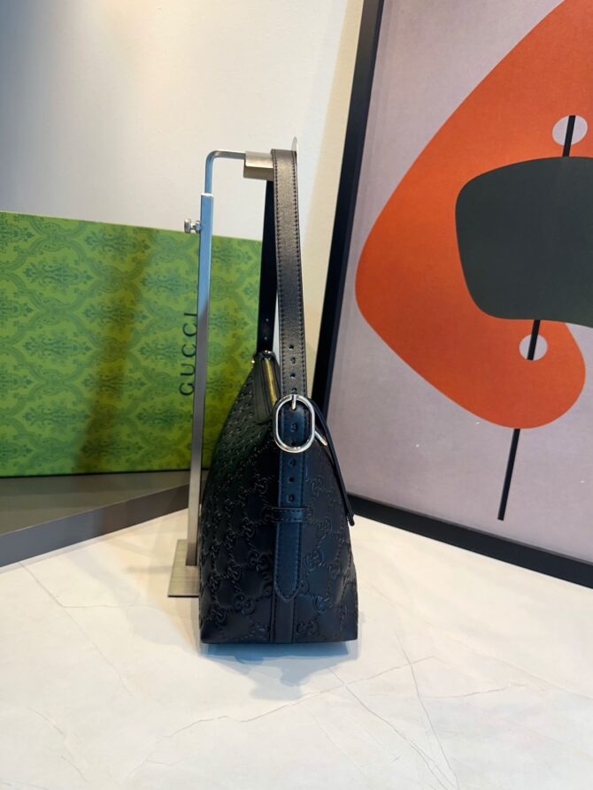 Bolsa Gucci Emblen Média GG - Imagem 11