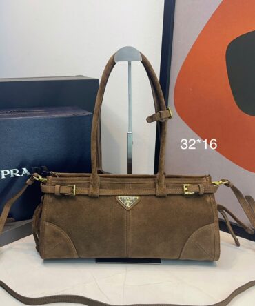 Bolsa Prada Bonnie Média em Camurça