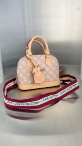 Bolsa LV Alma Travels With Grace-Bege/Rosa