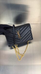 Bolsa YSL Envelope Cassandre -Preto/Dourado