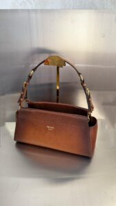 Bolsa Prada Enchainé Couro-Caramelo