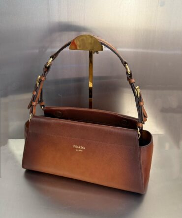 Bolsa Prada Enchainé Couro