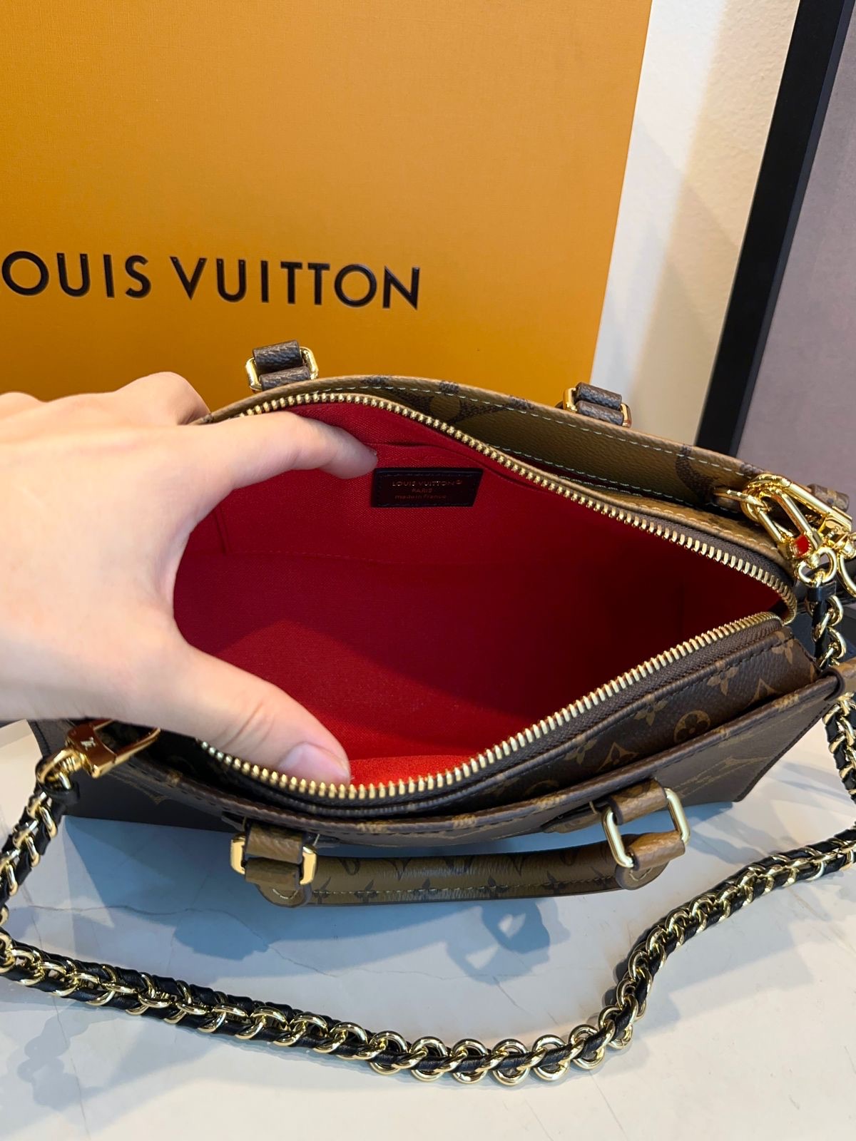 Bolsa LV Onthego East West Chain - Imagem 11