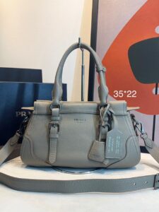 Bolsa Prada Grande Couro-Cinza