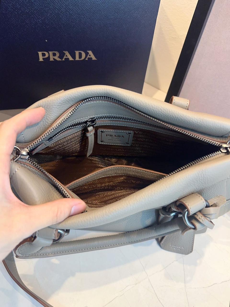 Bolsa Prada Grande Couro - Imagem 11