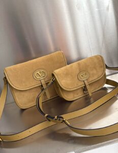 Bolsa Valentino Garavani Antibes Camurça G- Caramelo