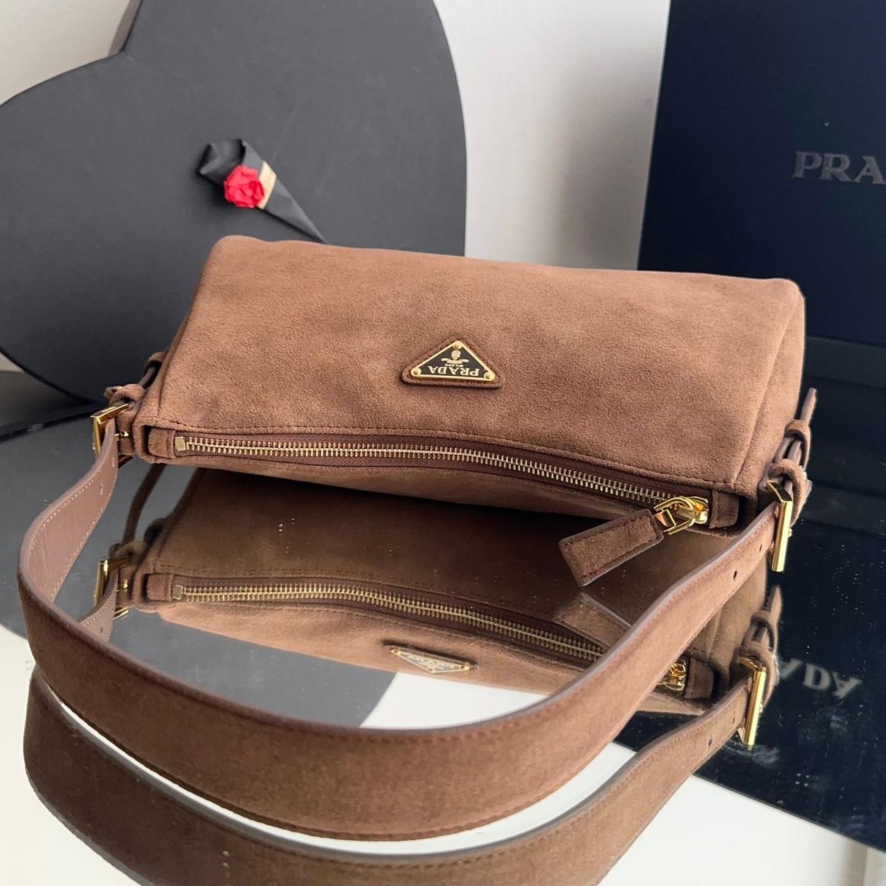 Bolsa Prada Aimée Média Em Camurça - Imagem 5