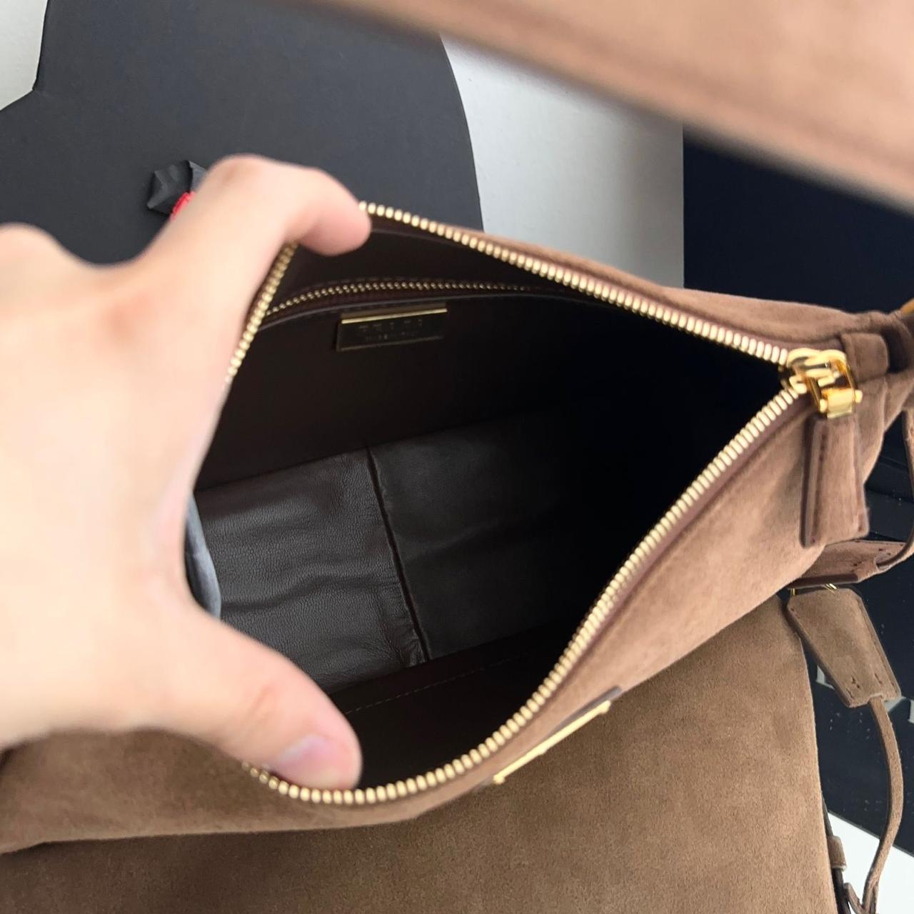 Bolsa Prada Aimée Média Em Camurça - Imagem 6