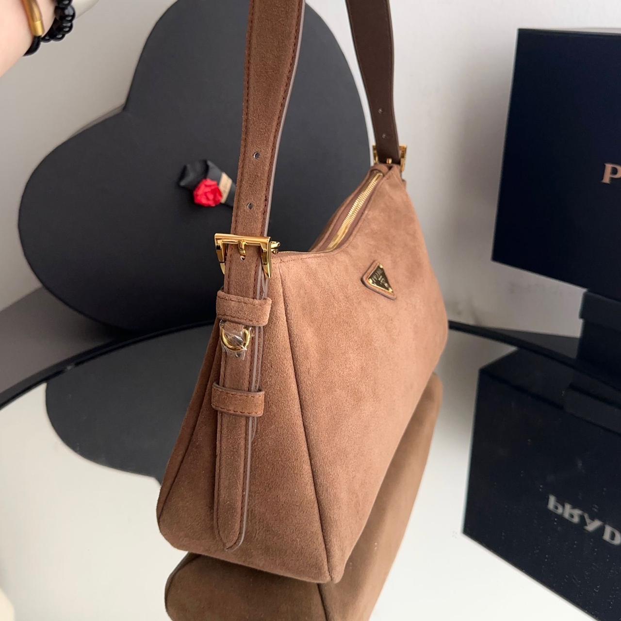 Bolsa Prada Aimée Média Em Camurça - Imagem 9