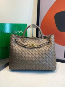 Bolsa Bottega Veneta Andiamo Média-Cinza Argila