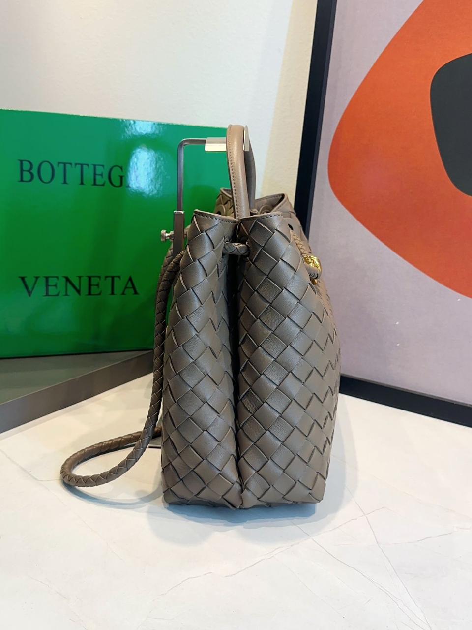 Bolsa Bottega Veneta Andiamo Média - Imagem 45