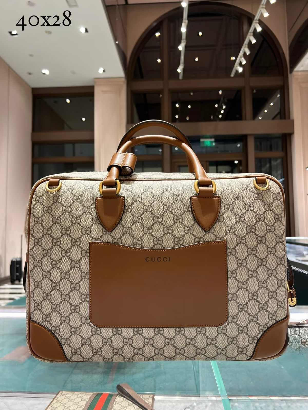 Pasta da Gucci Emblema GG - Imagem 3