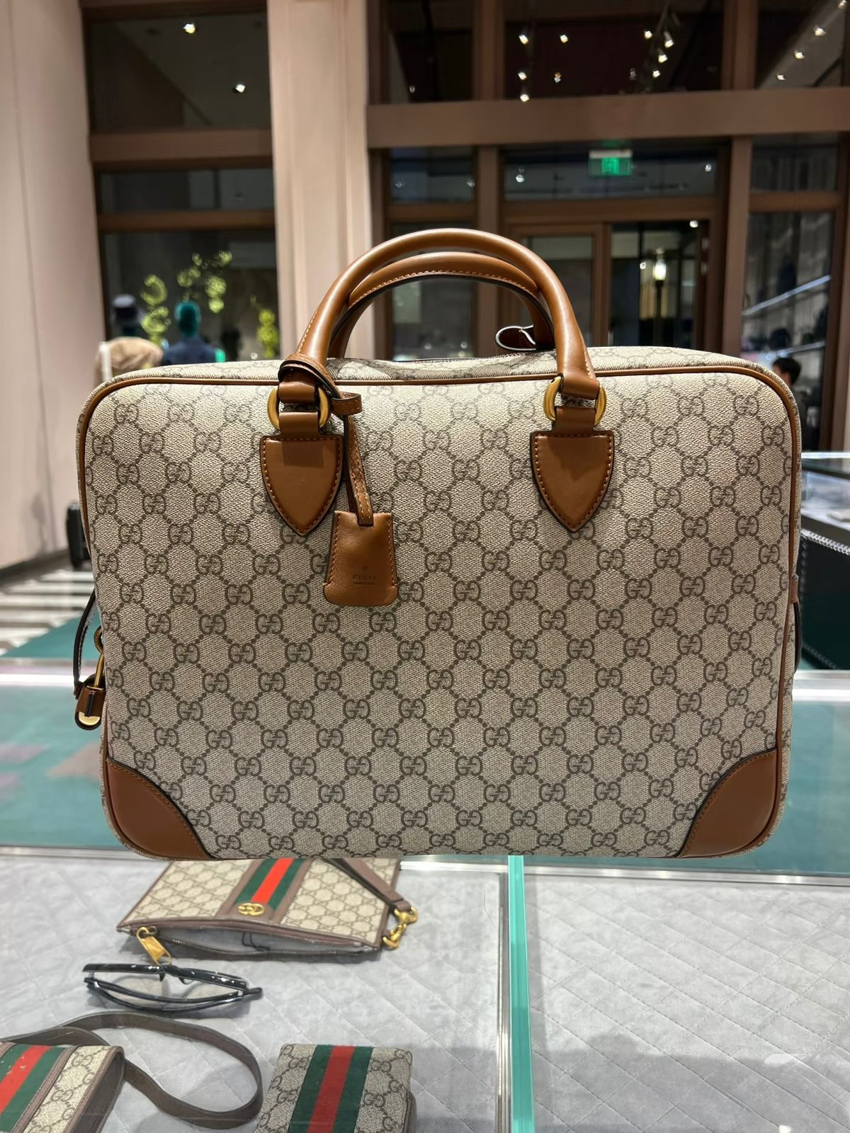 Pasta da Gucci Emblema GG - Imagem 2