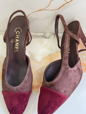 Sandália Chanel Salto Baixo Camurça