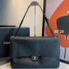 Bolsa Chanel Maxi Flap Souplissimo-Preto/Dourada 