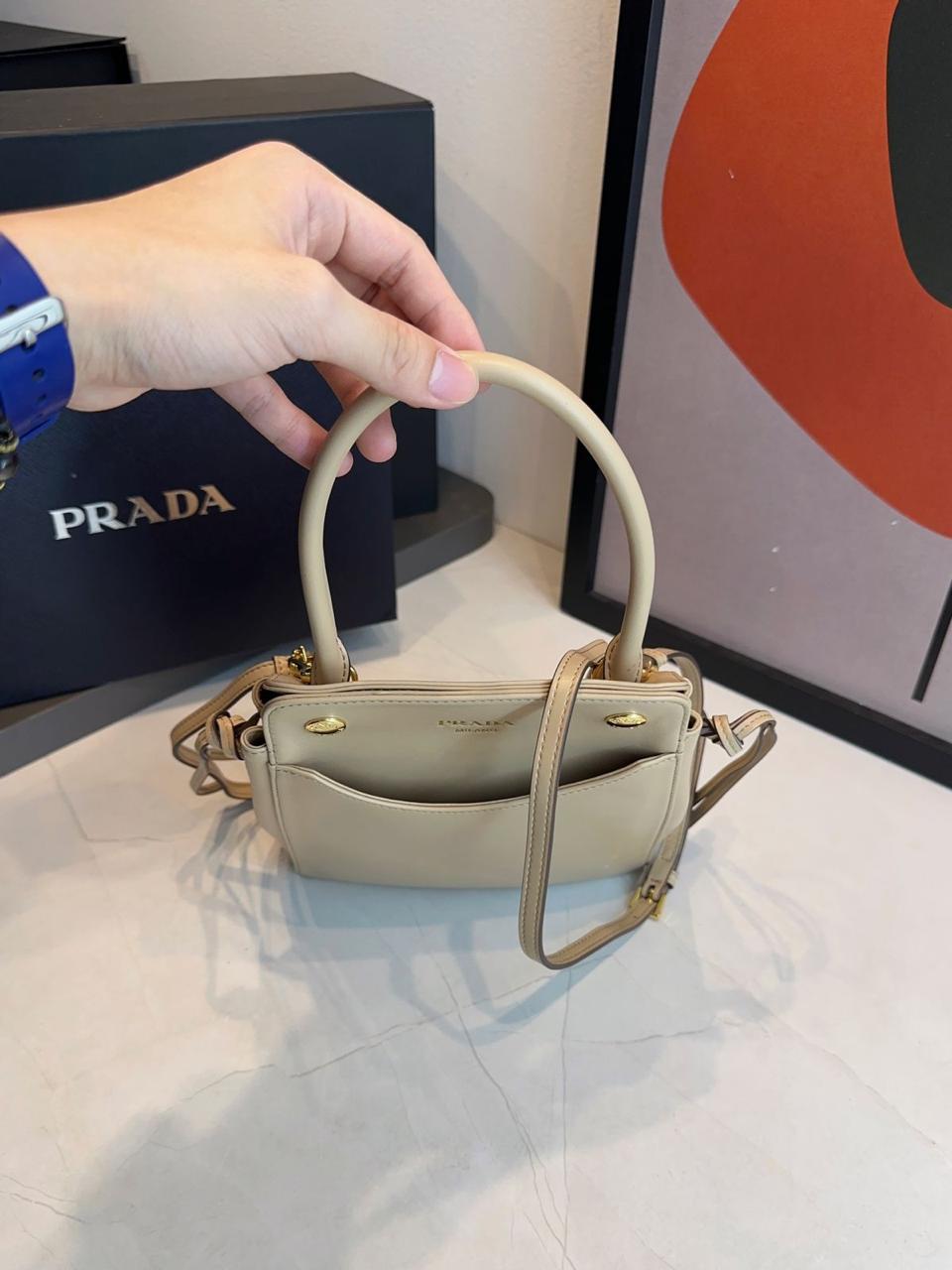 Bolsa Prada Carry Mini Couro - Imagem 18