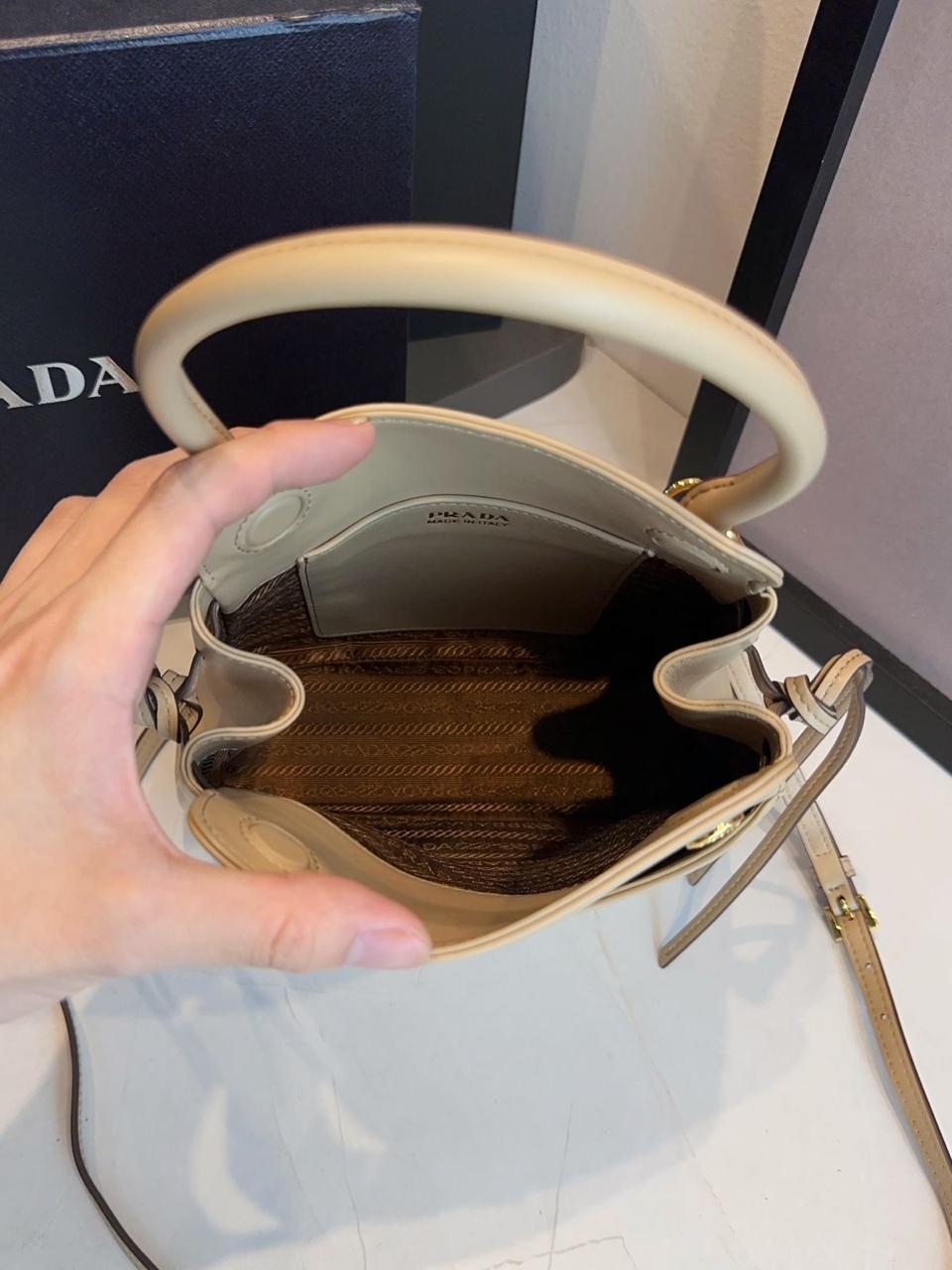 Bolsa Prada Carry Mini Couro - Imagem 21