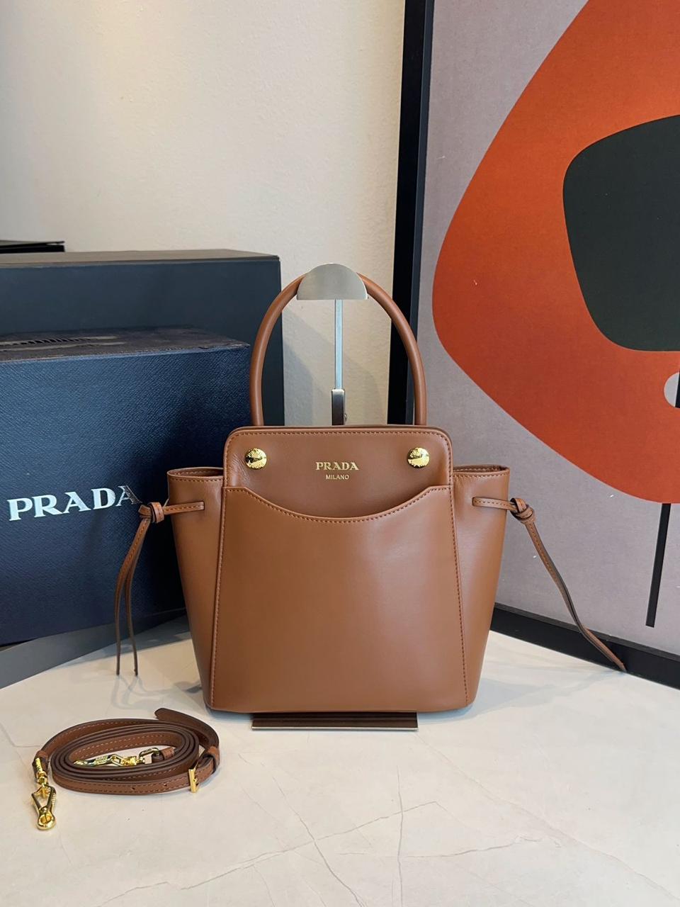 Bolsa Prada Carry Mini Couro - Imagem 23