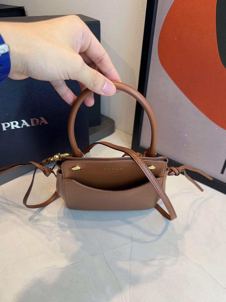 Bolsa Prada Carry Mini Couro - Imagem 27