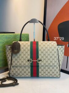Bolsa Gucci Grande Paparazzo Monograma 