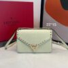 Bolsa Valentino Rockstud Couro Granulado-Off White