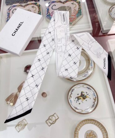 Lenço Chanel Estampado Logos